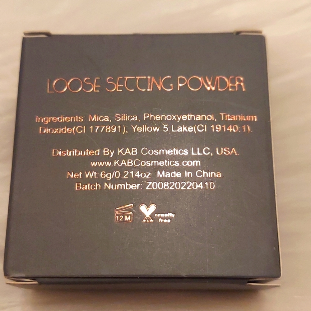KAB Cosmetics Loose Setting Powder in Translucent - Picture 2 of 2